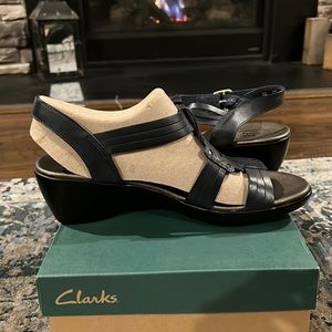 NIB Navy Women’s Clark’s Sandals 8.5W